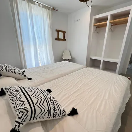 Surf House & Surf School Hostel *