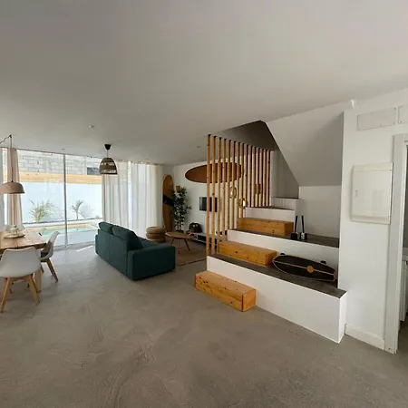 Surf House & Surf School Hostel *