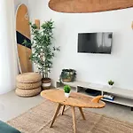 אכסניה Surf House & Surf School *