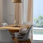 Surf House & Surf School קורלחו