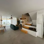 Surf House & Surf School אכסניה *