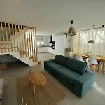 אכסניה Surf House & Surf School *