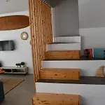 אכסניה Surf House & Surf School