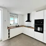 Surf House & Surf School אכסניה *