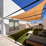 Surf House & Surf School *