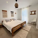 Surf House & Surf School * קורלחו