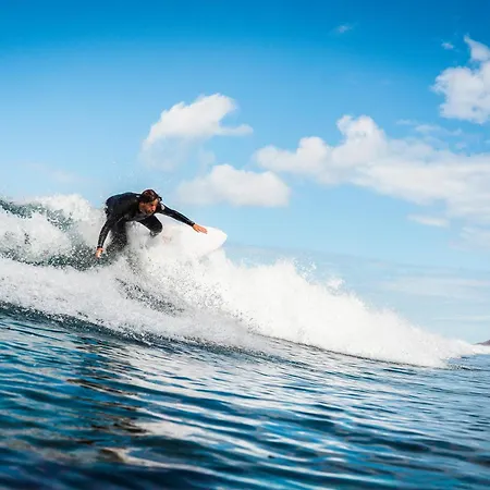 Surf House & Surf School קורלחו