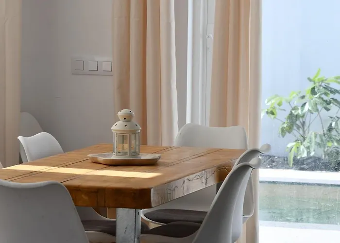 Surf House & Surf School קורלחו