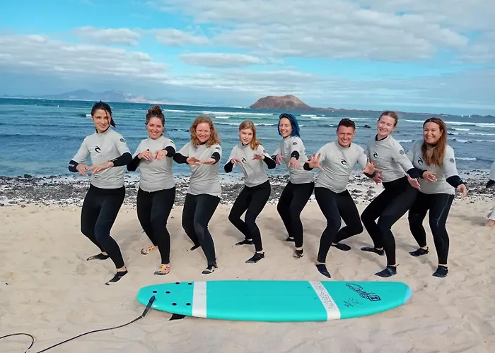 אכסניה Surf House & Surf School