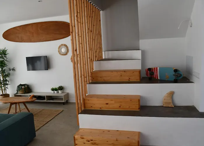 אכסניה Surf House & Surf School